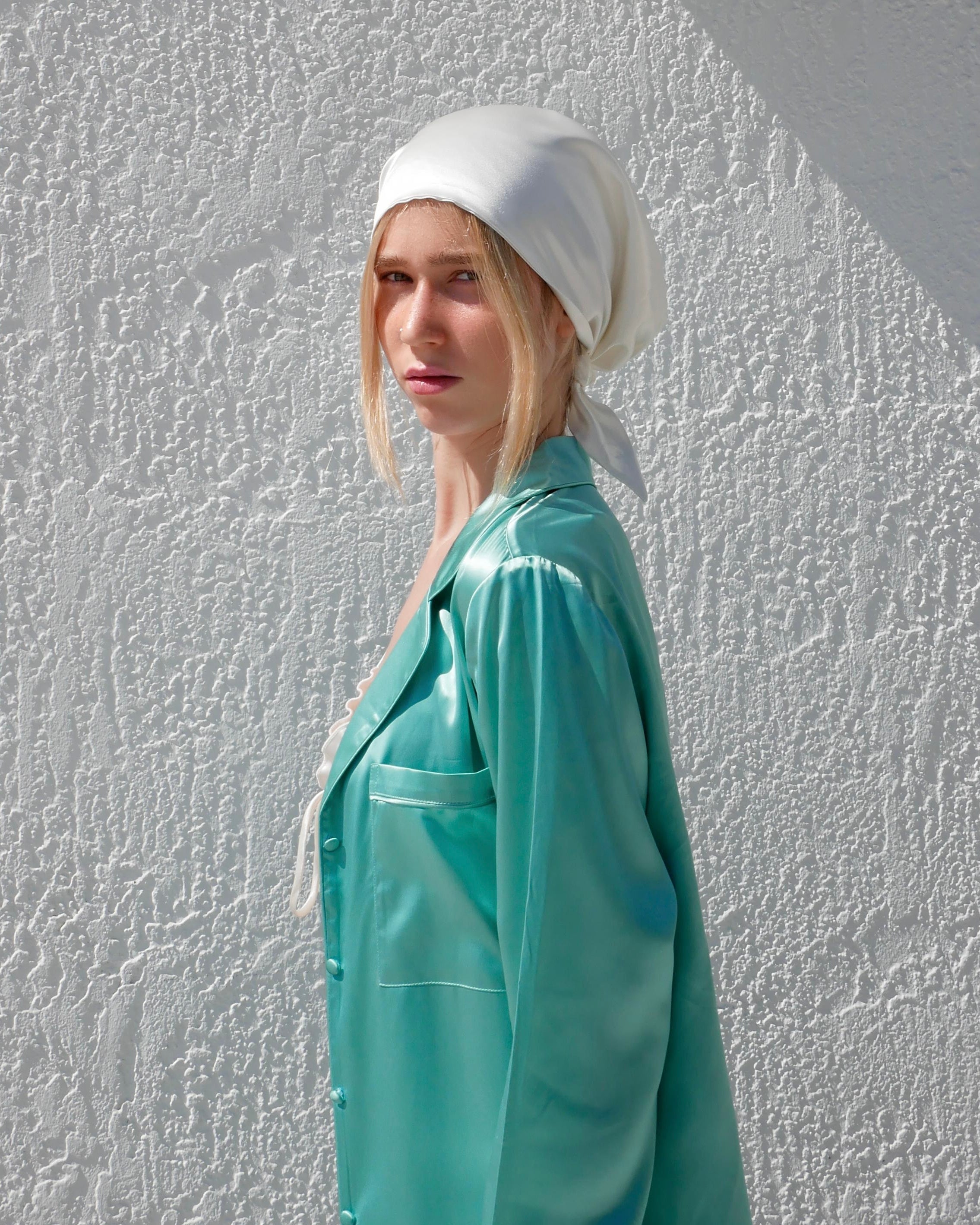 POWDER WHITE HAIR BONNET