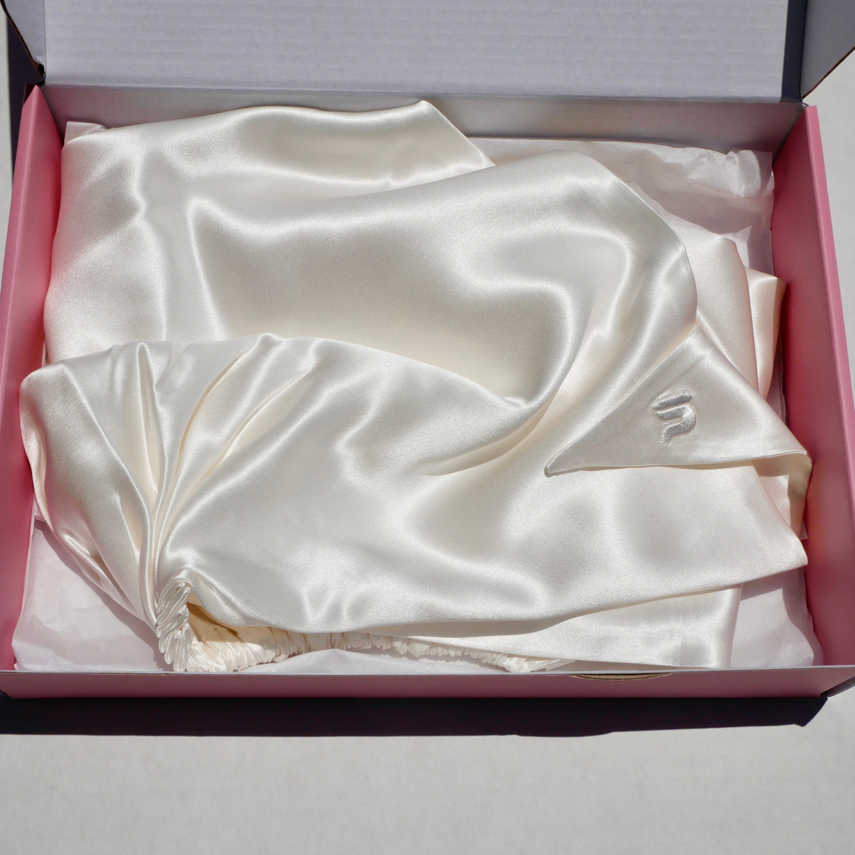 POWDER WHITE HAIR BONNET
