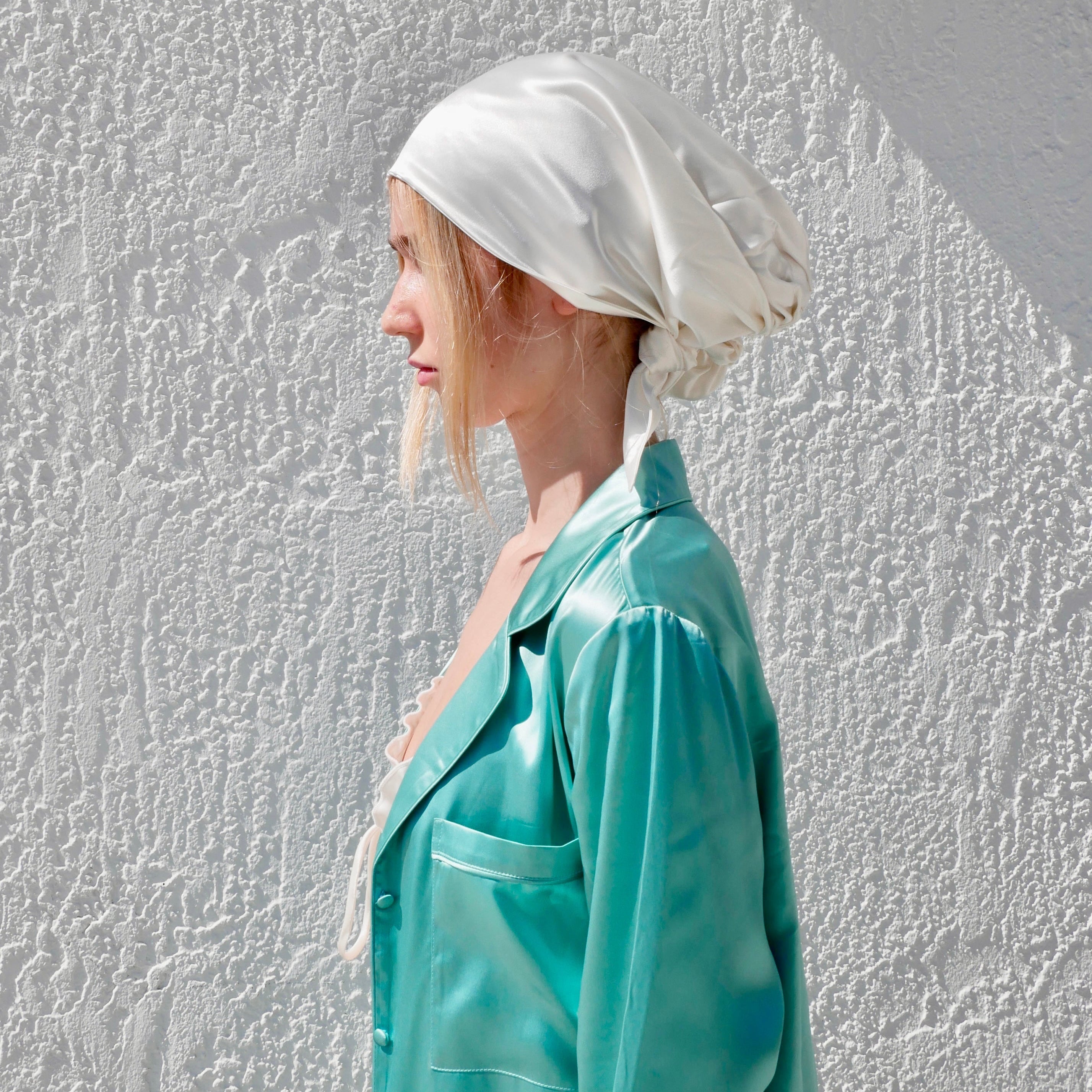 POWDER WHITE HAIR BONNET