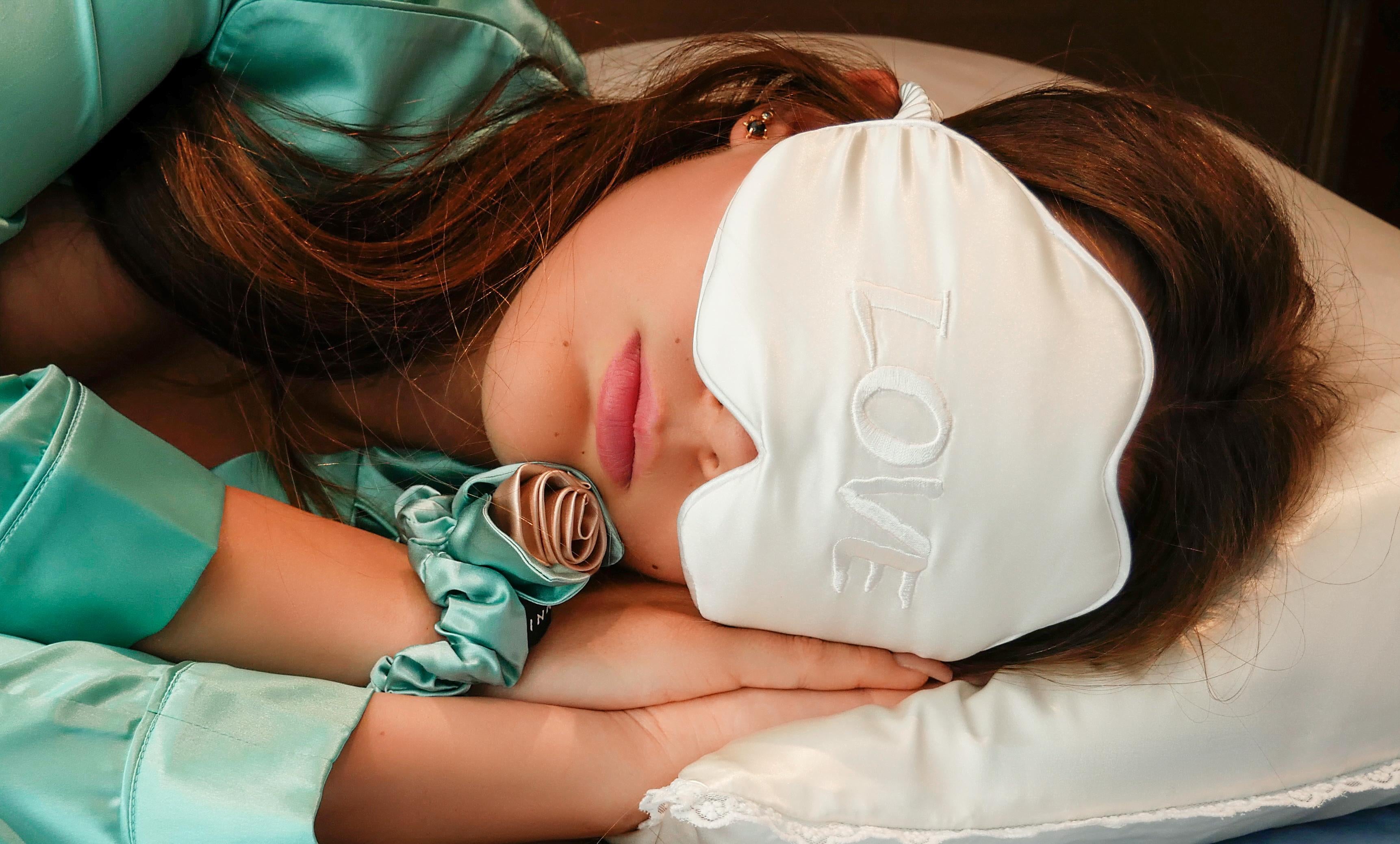 BRIDAL CONTOUR SLEEP MASK