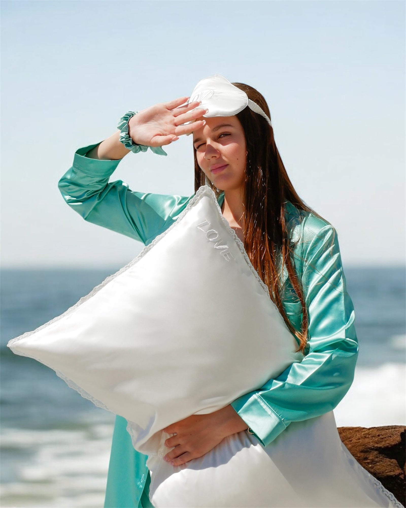 BRIDAL ZIPPERED PILLOWCASE
