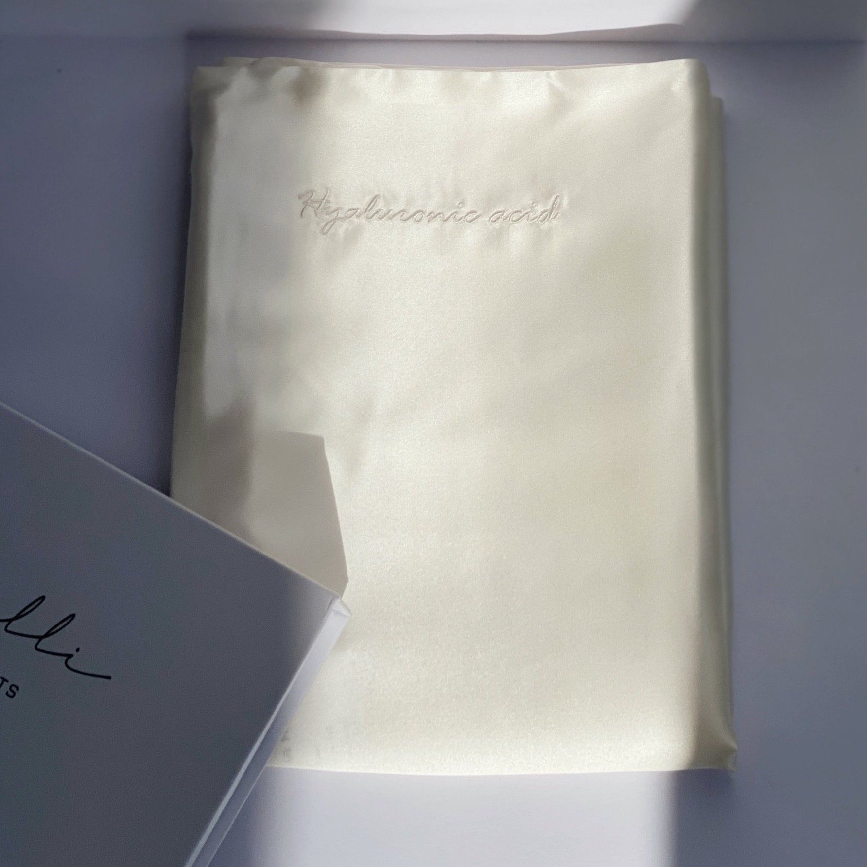 Powder White Silk Pillowcase with Hyaluronic Acid QUEEN